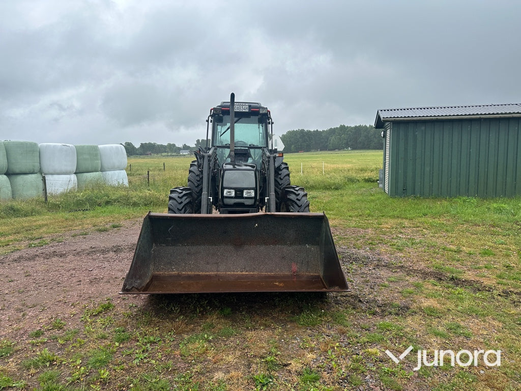 Valtra 900 med lastare