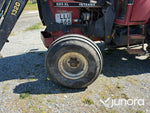 Traktor IH 685XL internationell med Trima fronlyft
