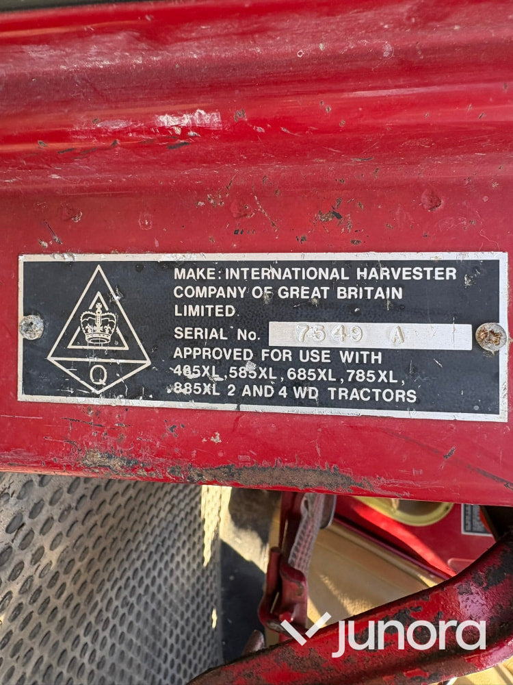 Traktor IH 685XL internationell med Trima fronlyft