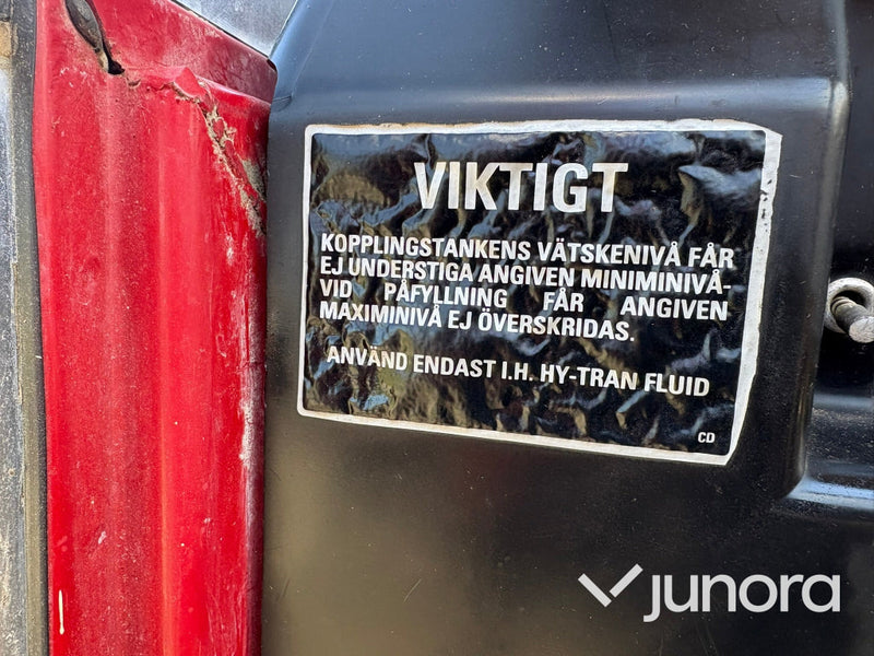 Traktor IH 685XL internationell med Trima fronlyft