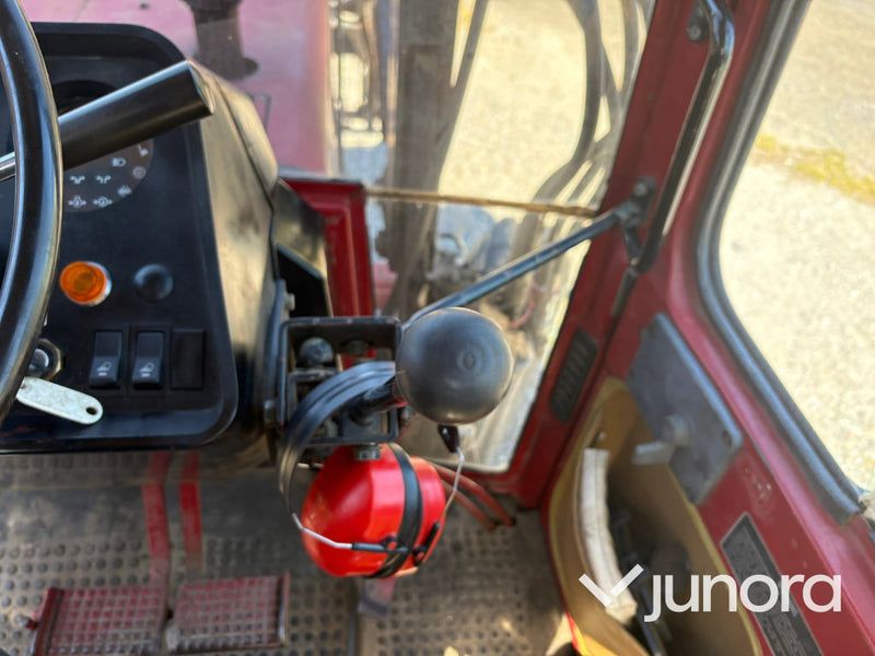 Traktor IH 685XL internationell med Trima fronlyft