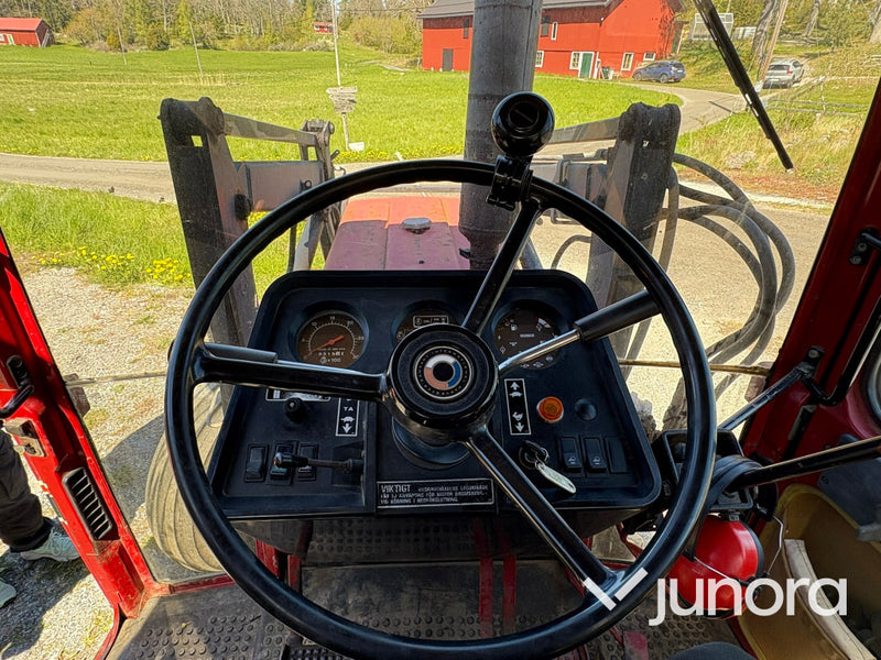 Traktor IH 685XL internationell med Trima fronlyft