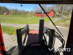 Traktor IH 685XL internationell med Trima fronlyft