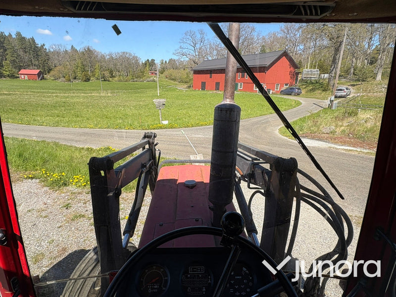 Traktor IH 685XL internationell med Trima fronlyft
