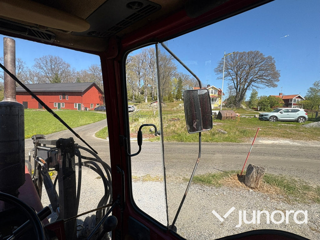 Traktor IH 685XL internationell med Trima fronlyft