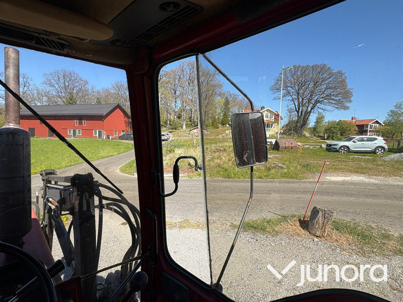 Traktor IH 685XL internationell med Trima fronlyft