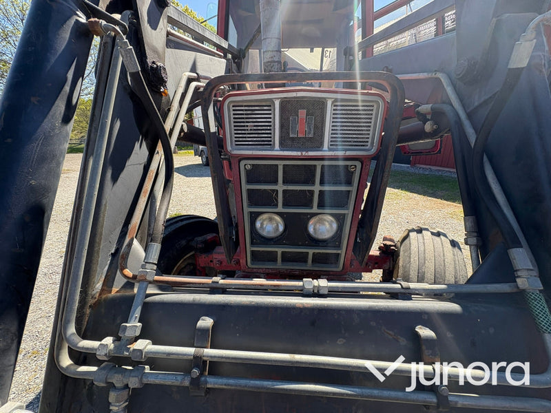 Traktor IH 685XL internationell med Trima fronlyft
