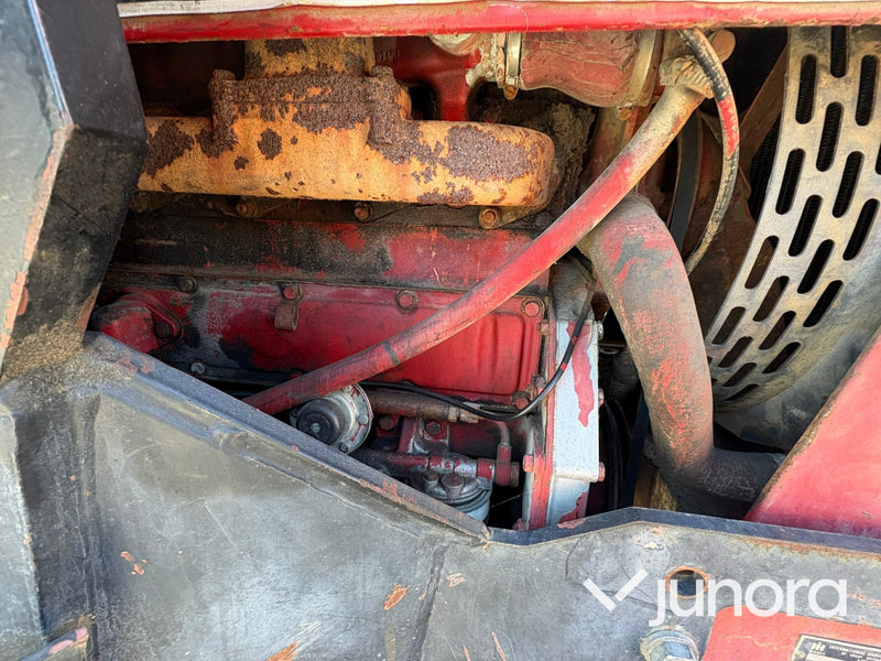 Traktor IH 685XL internationell med Trima fronlyft