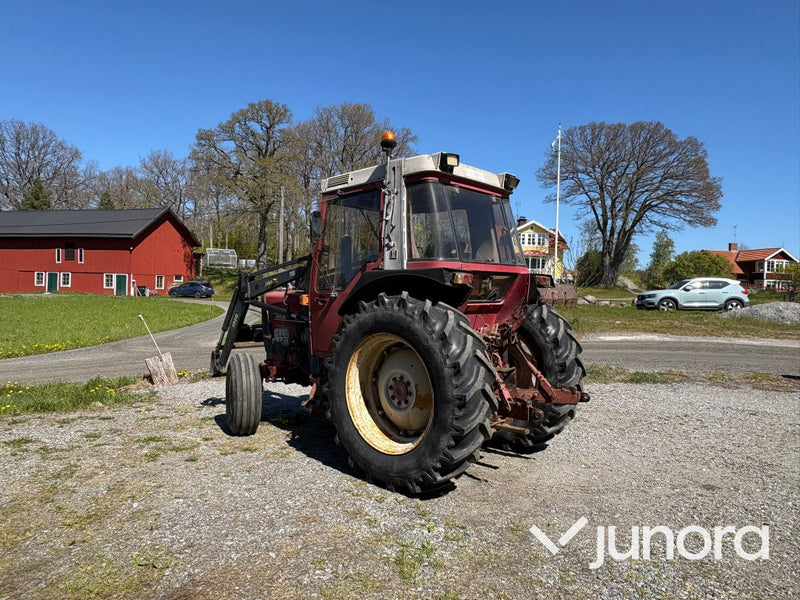 Traktor IH 685XL internationell med Trima fronlyft