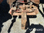 Traktor IH 685XL internationell med Trima fronlyft