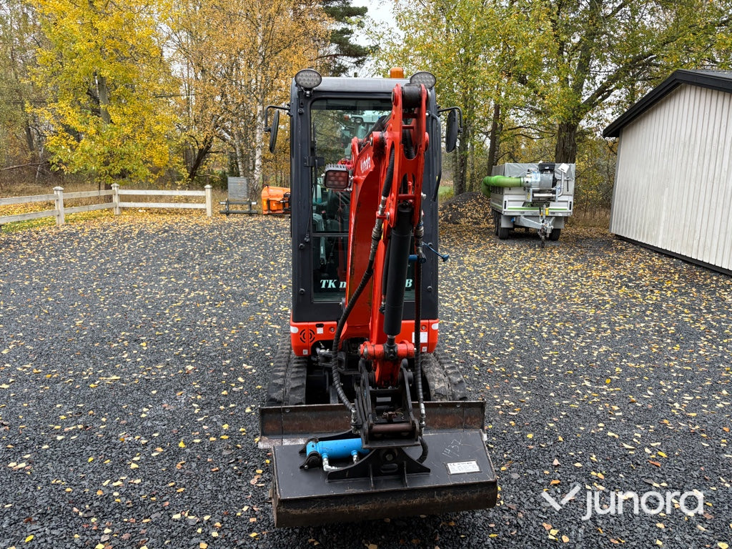 Grävmaskin Kubota KX016-4 med redskap