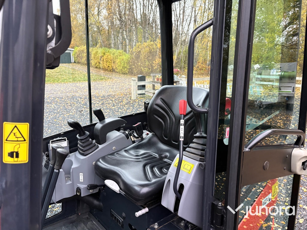 Grävmaskin Kubota KX016-4 med redskap