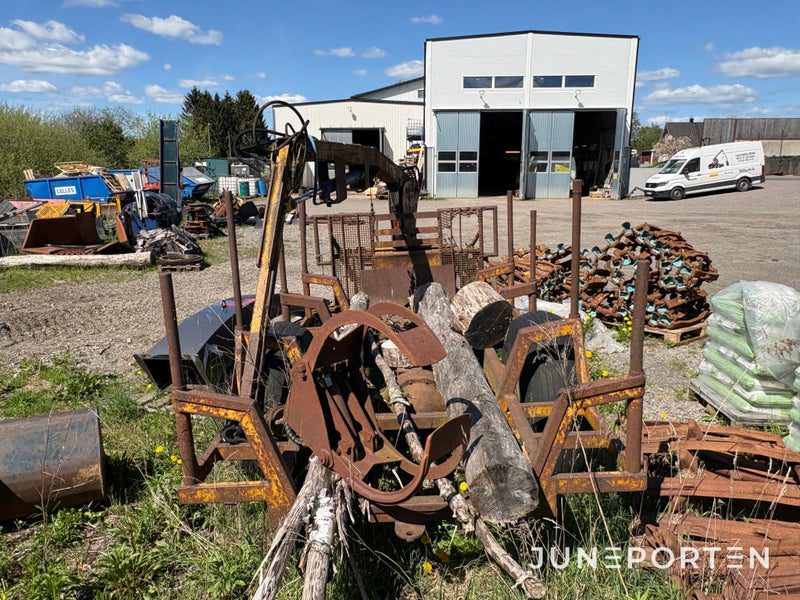 Häglinge skogsvagn med drift