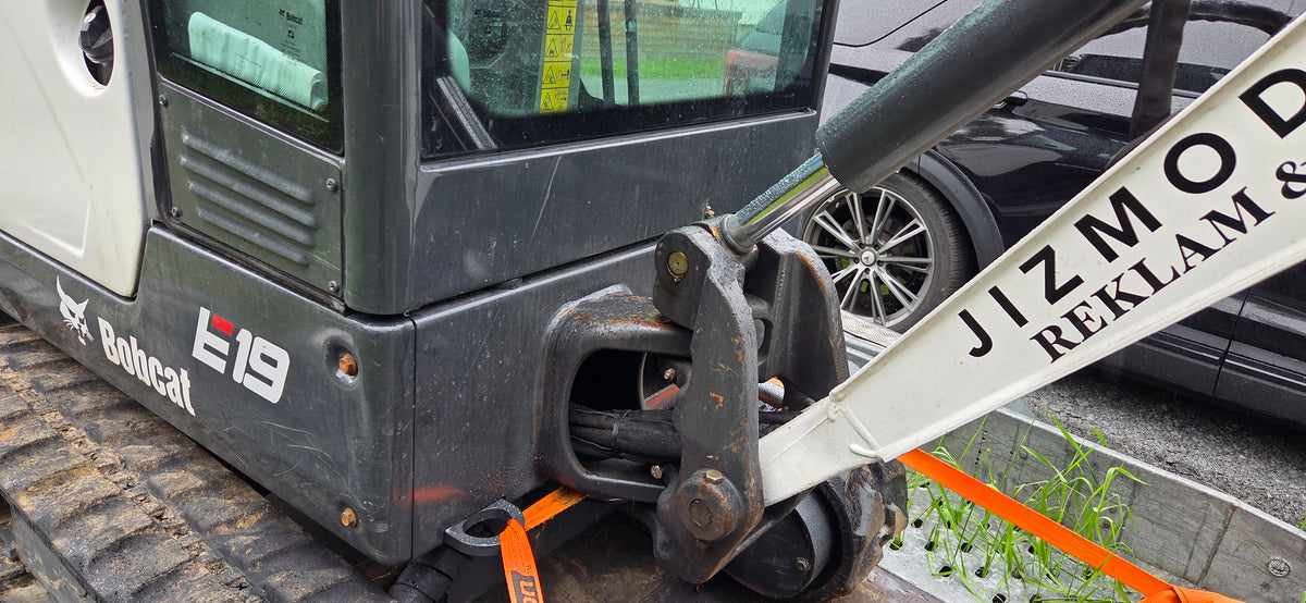 Bobcat E19 inkl släp.