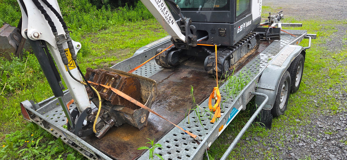 Bobcat E19 inkl släp.