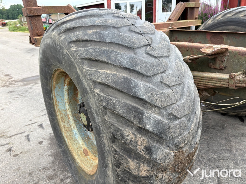 MB Trac 800 med Mowi kran och vagn
