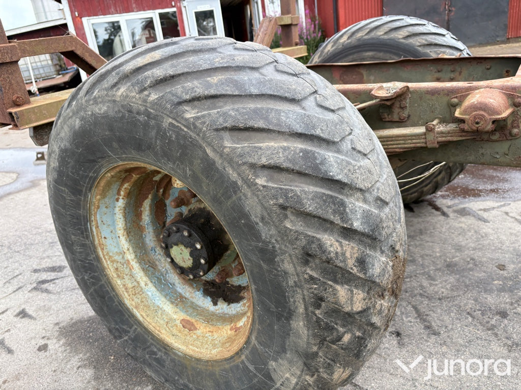 MB Trac 800 med Mowi kran och vagn