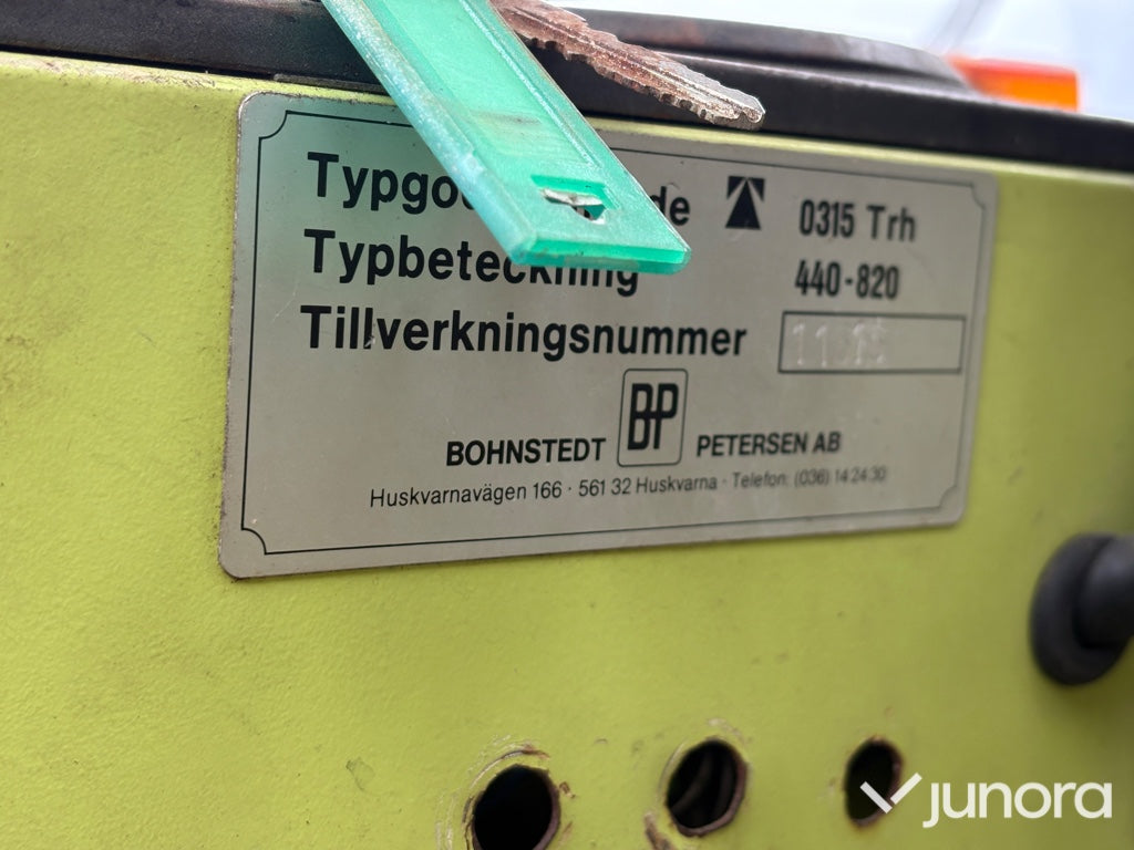 MB Trac 800 med Mowi kran och vagn