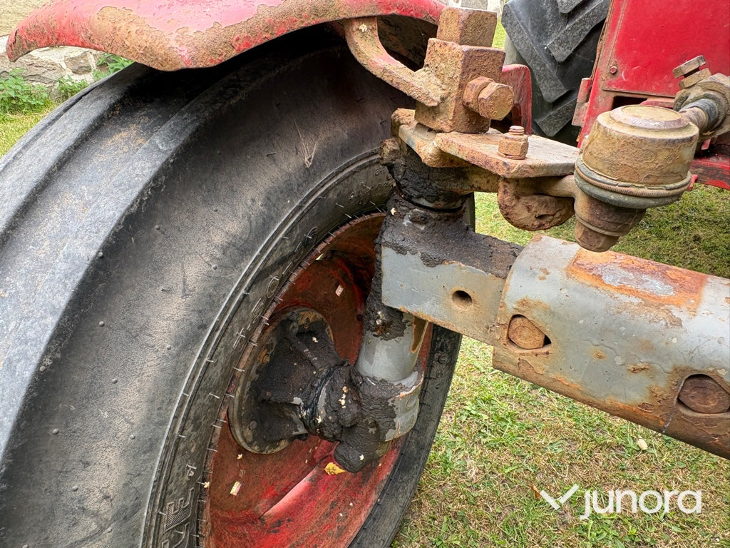 Traktor - Massey Ferguson, 135 Special 8-VX
