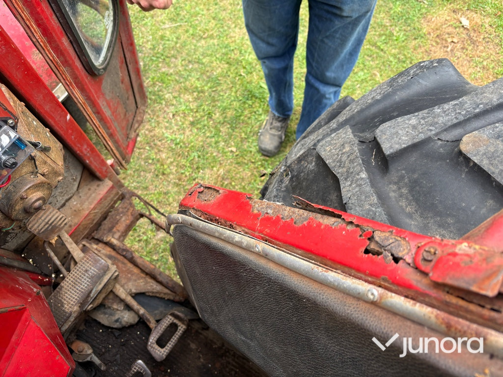 Traktor - Massey Ferguson, 135 Special 8-VX