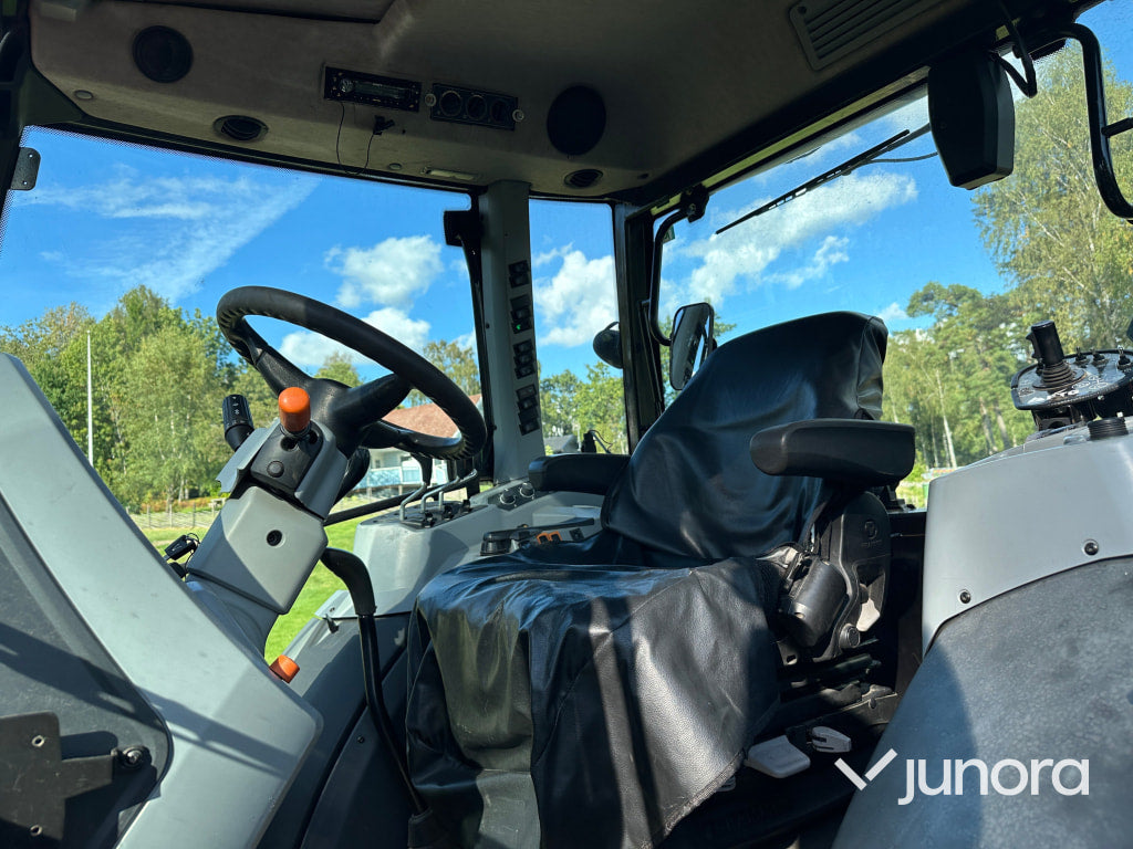 Traktor med lastare - Valtra, A134