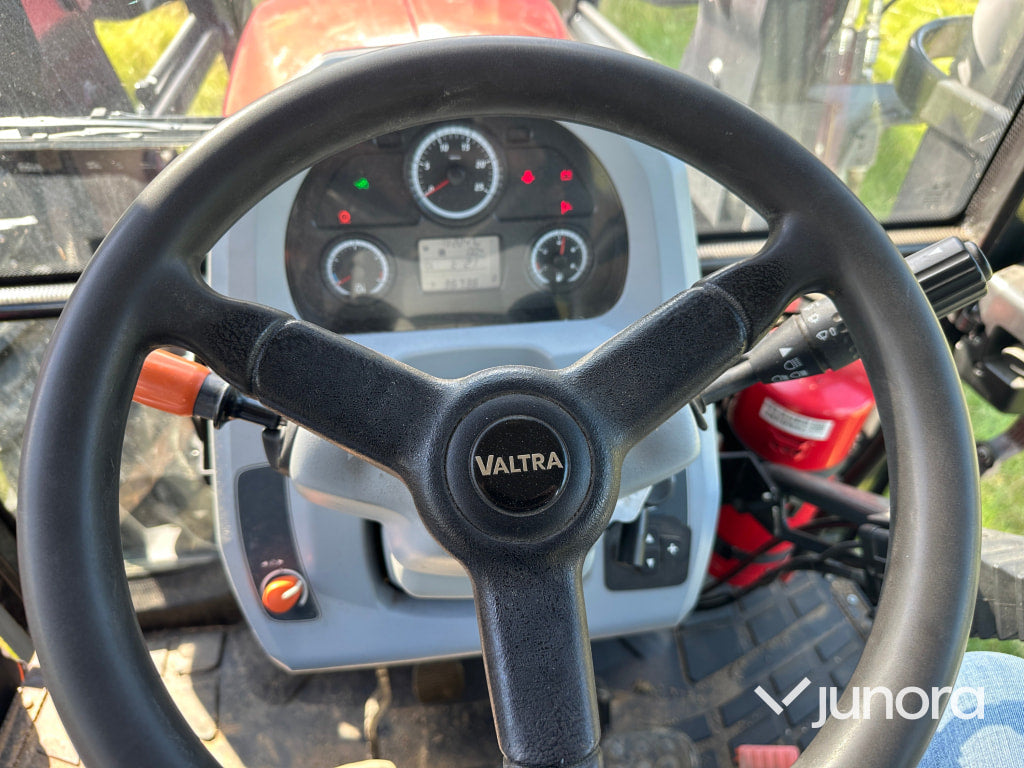 Traktor med lastare - Valtra, A134