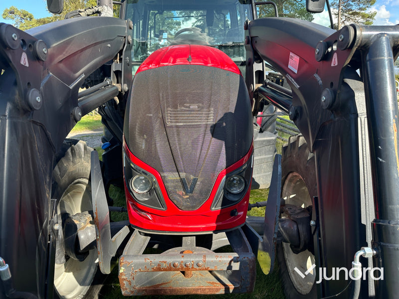 Valtra A134 med lastare