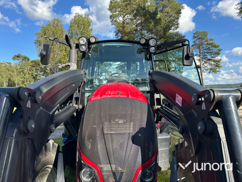 Valtra A134 med lastare