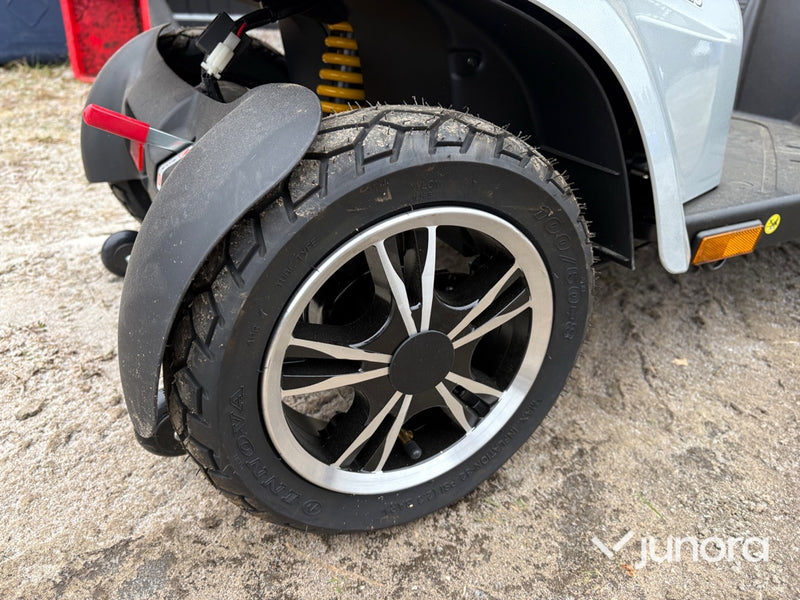 Promenadskoter - C.T.M HS-828