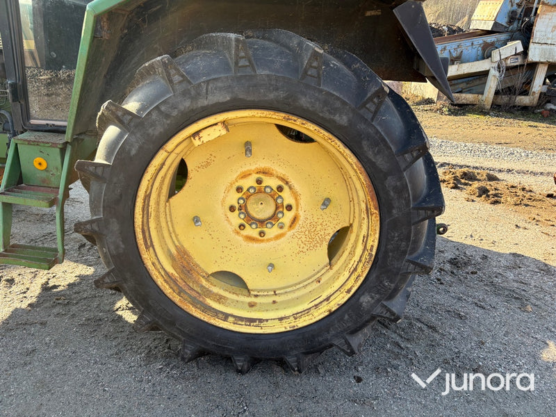 Traktor - John Deere, 3130