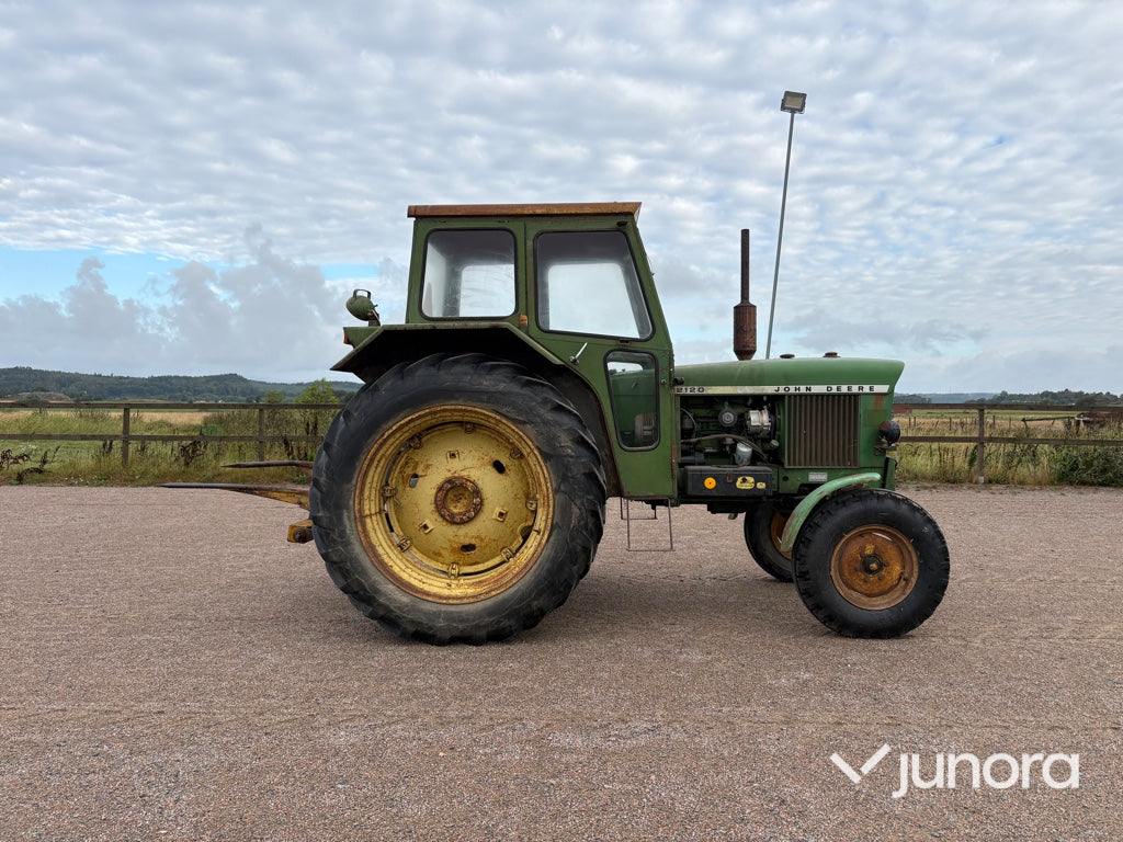 Veterantraktor John Deere 2120