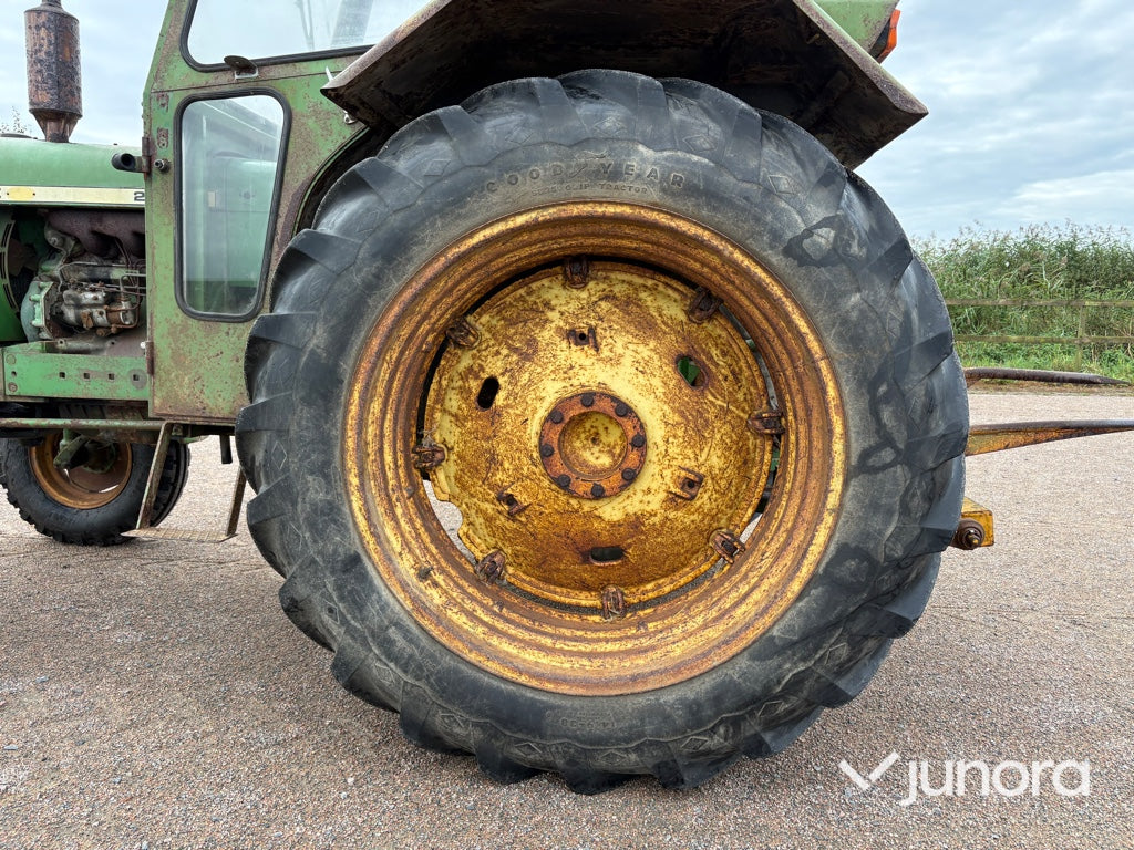 Veterantraktor John Deere 2120