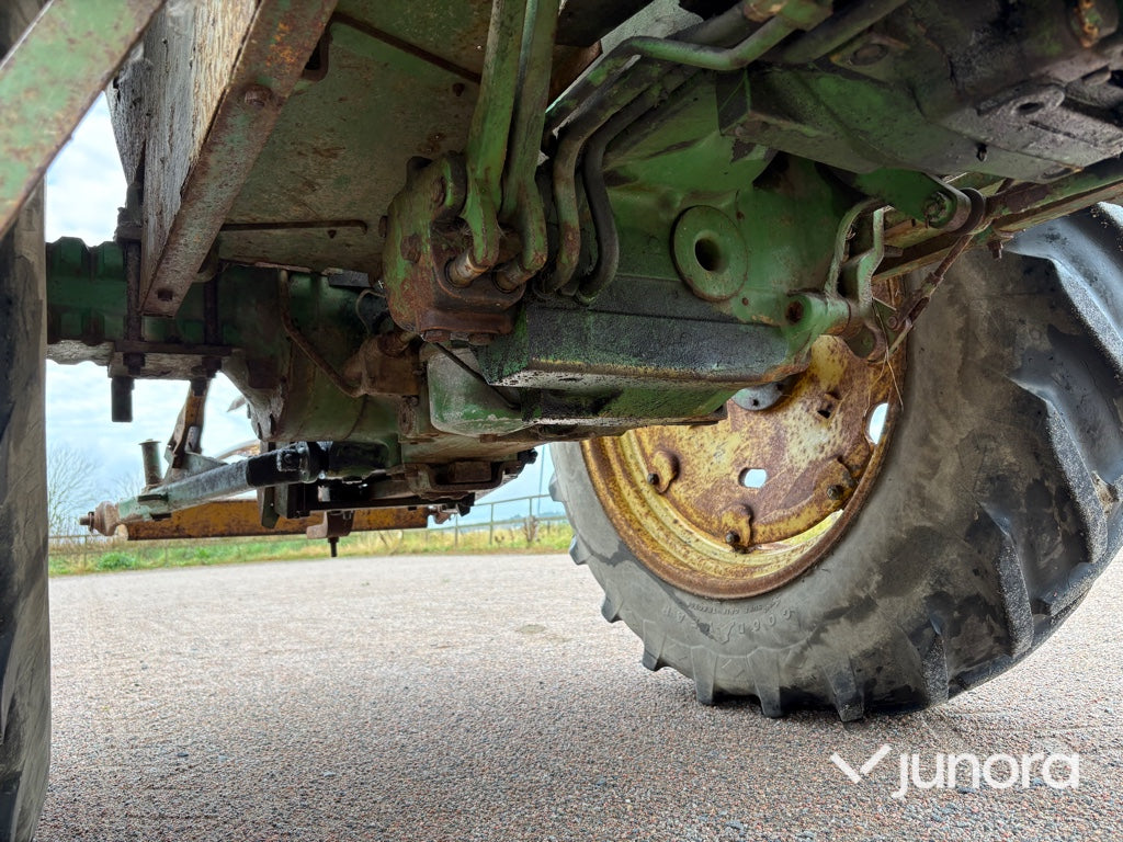 Veterantraktor John Deere 2120