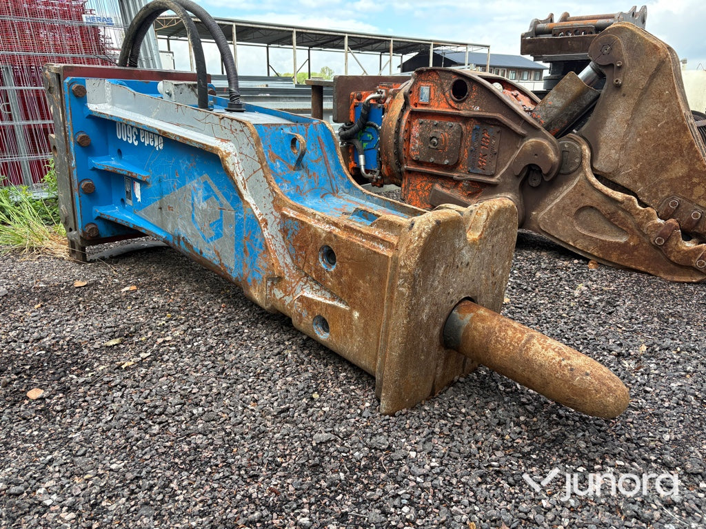 Hydraulisk betonghammare - Okada, 3600