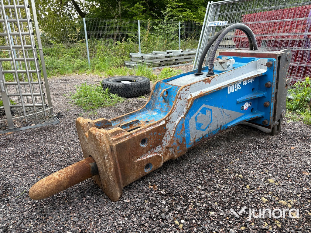 Hydraulisk betonghammare - Okada, 3600