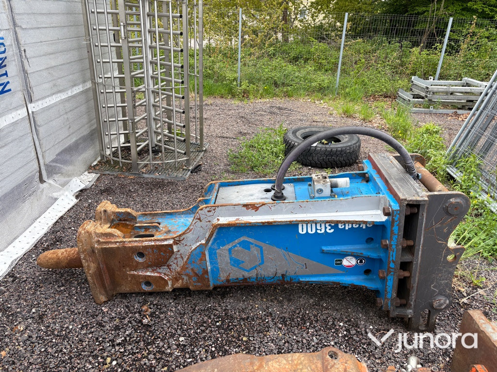 Hydraulisk betonghammare - Okada, 3600