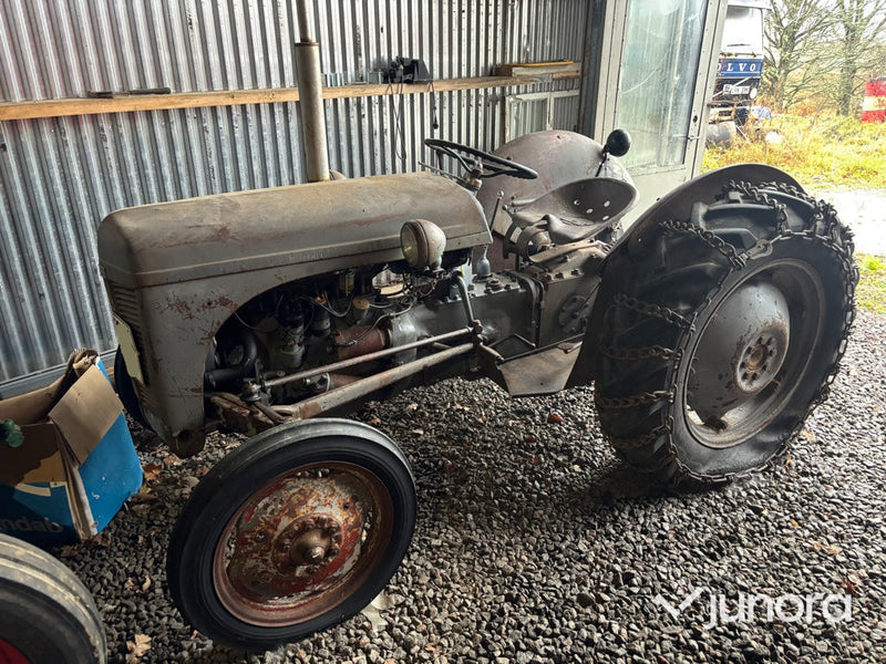 Traktor - Massey Ferguson TEA20 (Grålle)