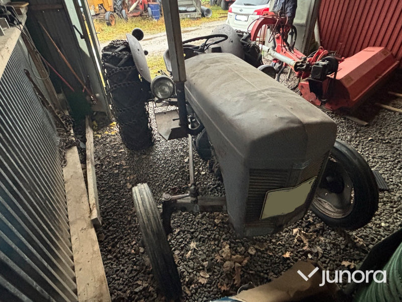 Traktor - Massey Ferguson TEA20 (Grålle)