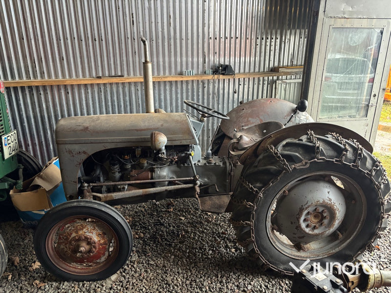 Traktor - Massey Ferguson TEA20 (Grålle)