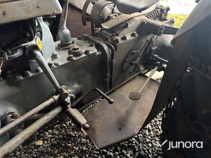 Traktor - Massey Ferguson TEA20 (Grålle)