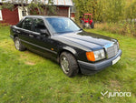 Mercedes-Benz 300E -88