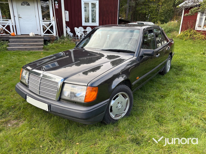 Mercedes-Benz 300E -88