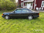 Mercedes-Benz 300E -88