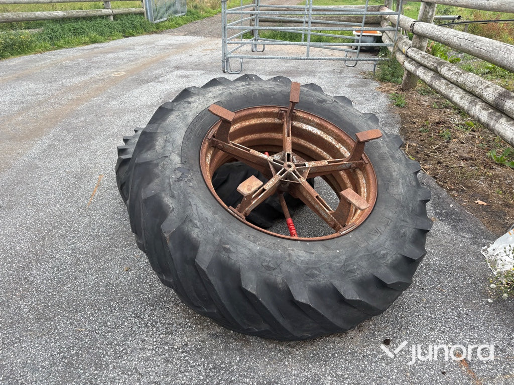 Dubbelmontage Goodyear 18.4-34
