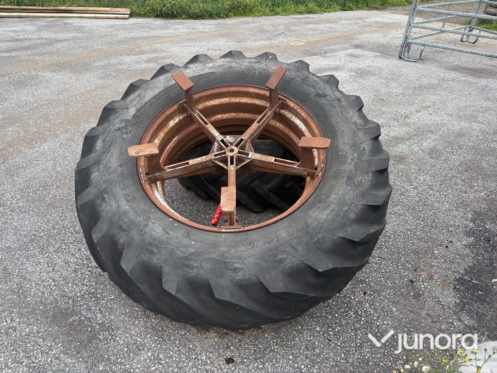 Dubbelmontage Goodyear 18.4-34