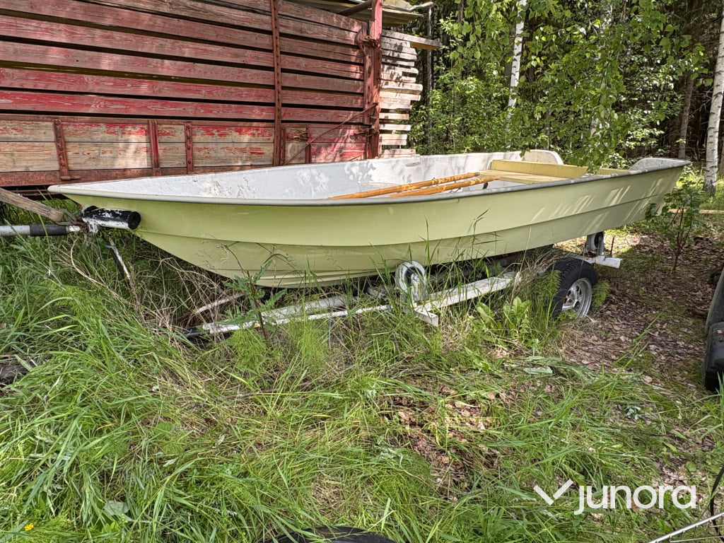 Båt med trailer