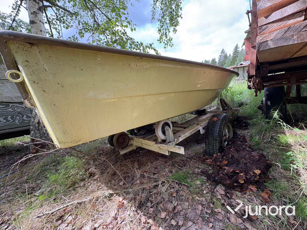 Båt med trailer