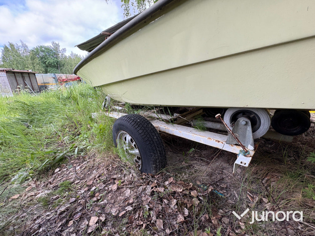 Båt med trailer