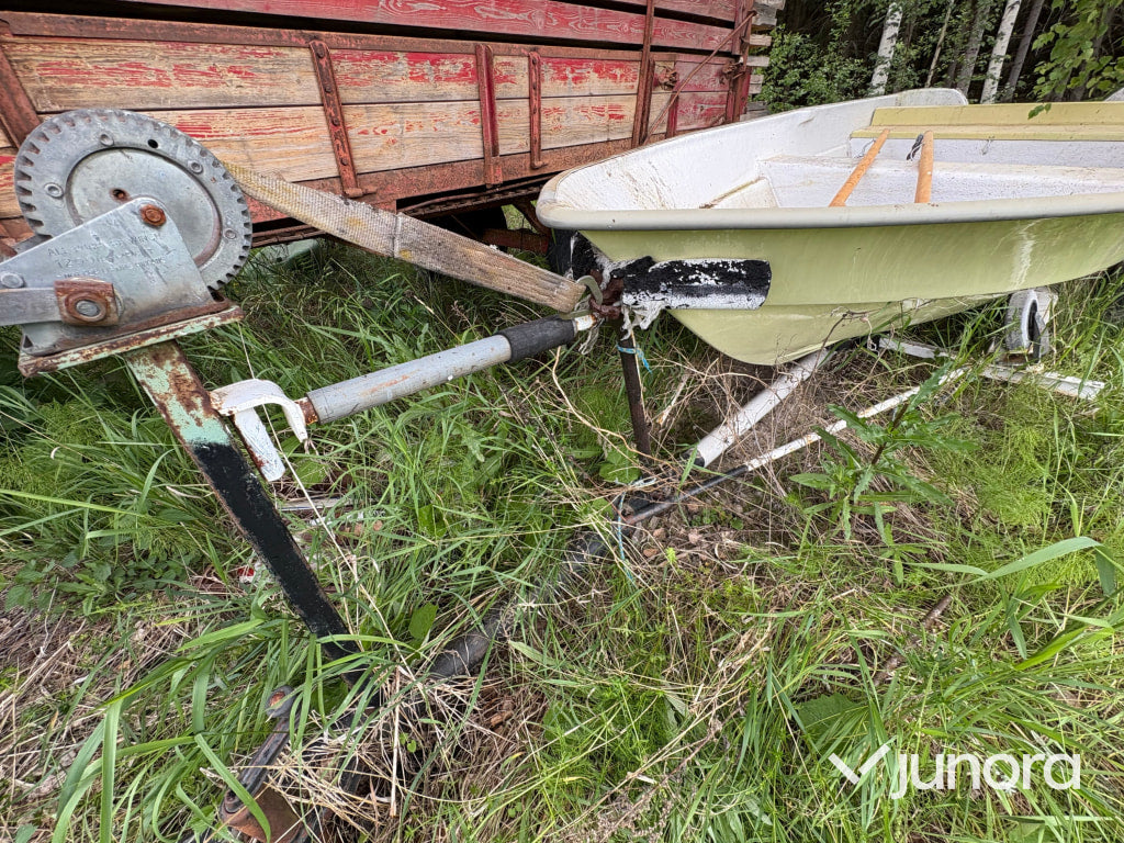 Båt med trailer