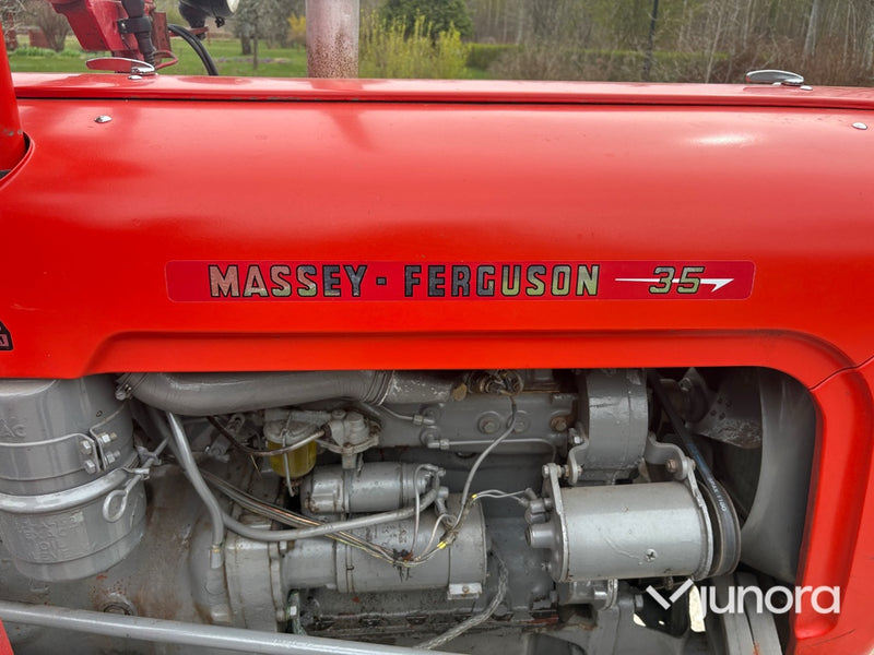Traktor - Massey Ferguson, 35